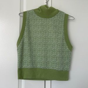 Cute green knit turtleneck top no sleeve